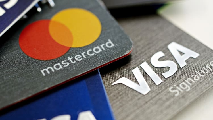 ¿Cómo afectan las tasas de interés a la economía de consumo?
